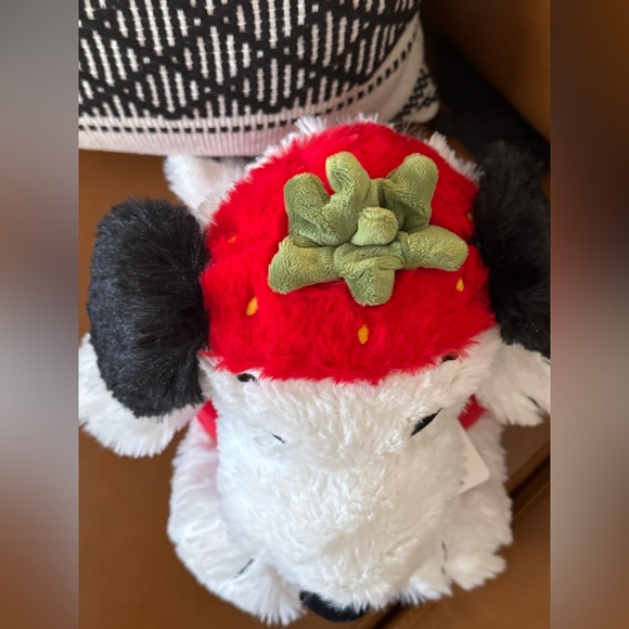 Snoopy Warmer as a Strawberry Plush - Picture 5 of 8